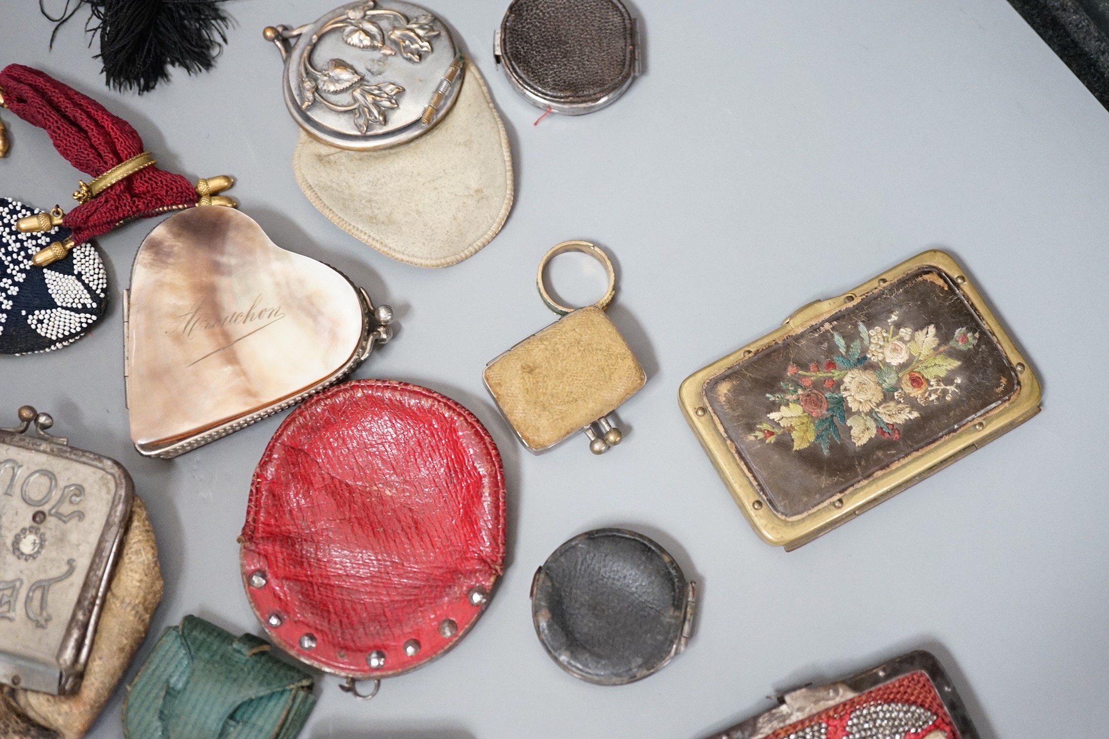 Mixed collection of mainly 19th century leather purses of various sizes and shapes, including two novelty ‘owl’ purses, a horse shoe shaped silver framed purse, cut steel purses, approx 39 in total